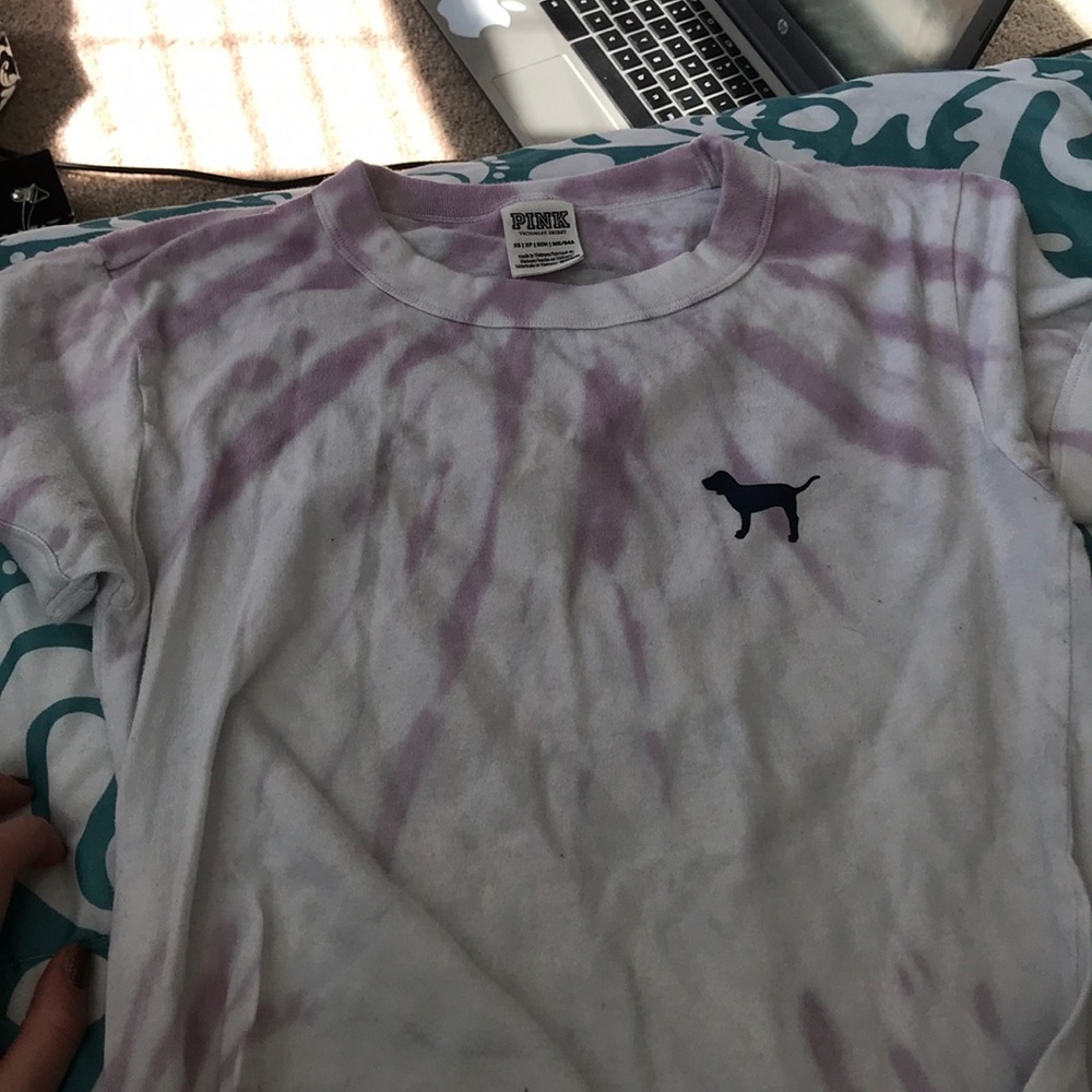 pink t-shirt